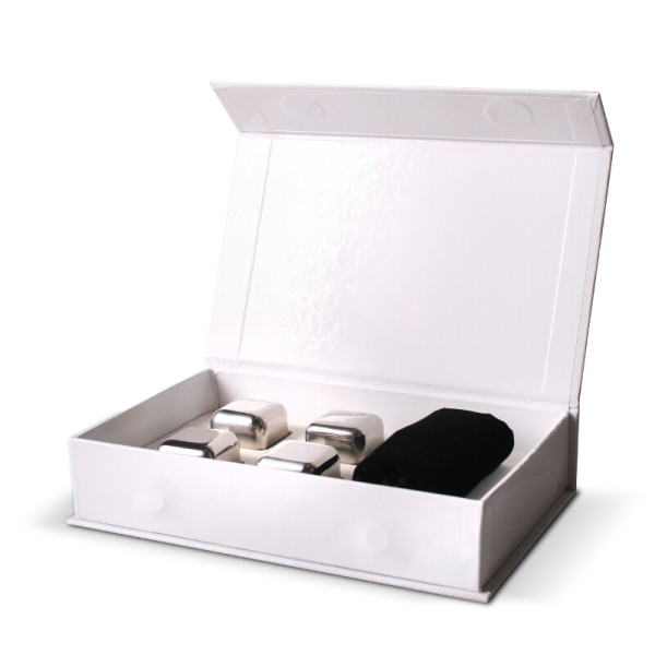 Fém jégkockák whiskyhez