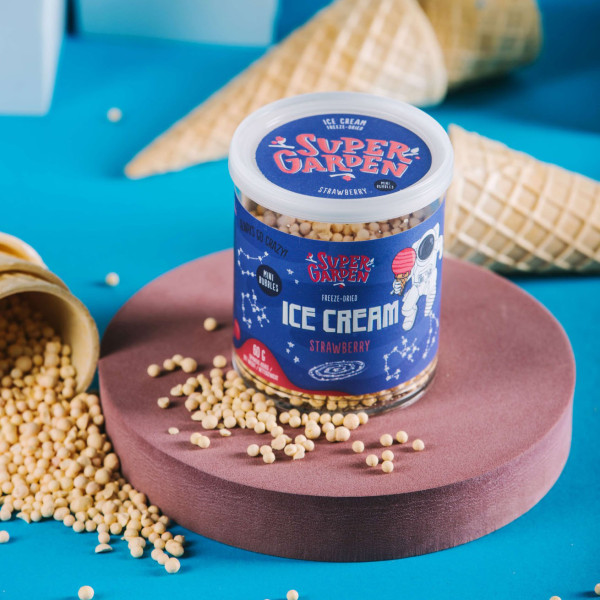 SUPER GARDEN fagyasztva szárított eper ízű mini jégkrém golyók, 60g