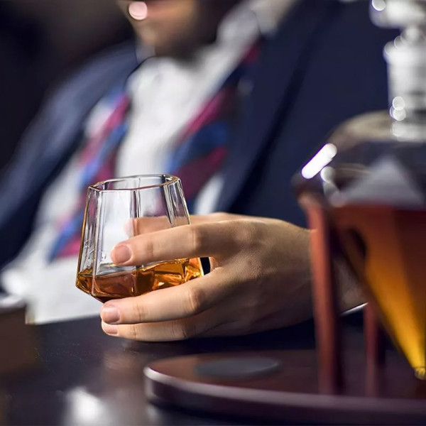 Dekantáló, 2 pohár és jégkockákból álló készlet "DELUXE DIAMOND"