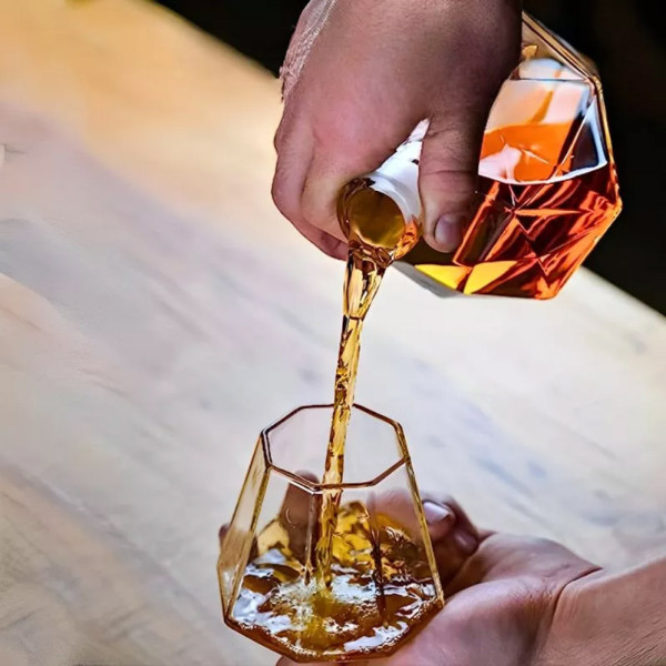 Dekantáló, 2 pohár és jégkockákból álló készlet "DELUXE DIAMOND"