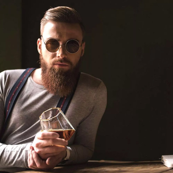 Dekantáló, 2 pohár és jégkockákból álló készlet "DELUXE DIAMOND"