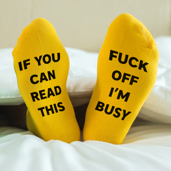 Zokni nyomtatott talppal "Fuck off, I'm busy"