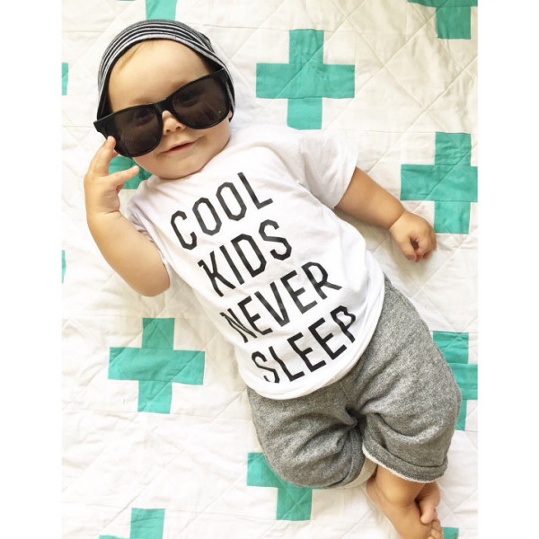 Gyerek Póló "Cool Kids Never Sleep" Gyerek Póló "Cool Kids Never Sleep"
