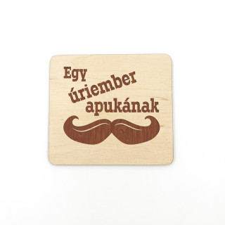 Fából készült mágnes "Egy úriember apukának"