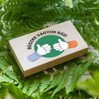 Fából készült pénzes doboz "Büszke vagyok rád" felirattal