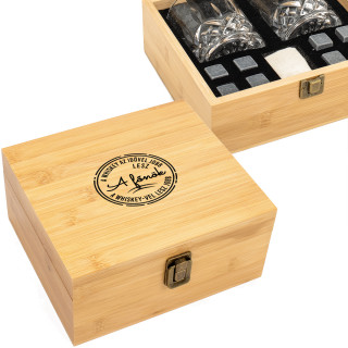 Luxus whiskys pohárkészlet bambusz dobozban "Jó FŐNÖK" Luxus whiskys pohárkészlet bambusz dobozban "Jó FŐNÖK"