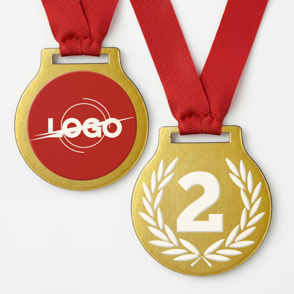 Fémből készült érem a választott számmal és logóval a másik oldalon Fémből készült érem a választott számmal és logóval a másik oldalon