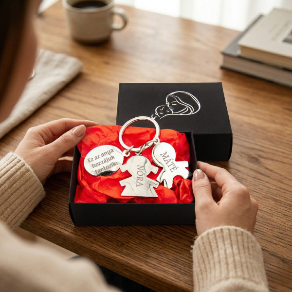 Fém kulcstartó "Ez az anya hozzá tartozik:" a kiválasztott nevekkel