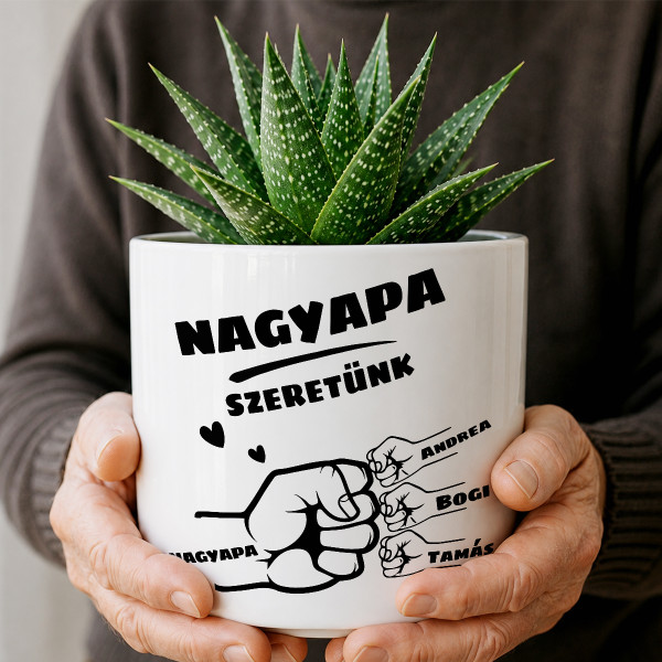 "Nagyapa és unokái" kerámia tál az unokák nevével