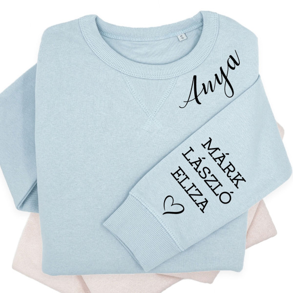 UNISEX pasztellszínű „Sully” pulóver "Anya" a gyermekek nevével a kabátujjon UNISEX pasztellszínű „Sully” pulóver "Anya" a gyermekek nevével a kabátujjon