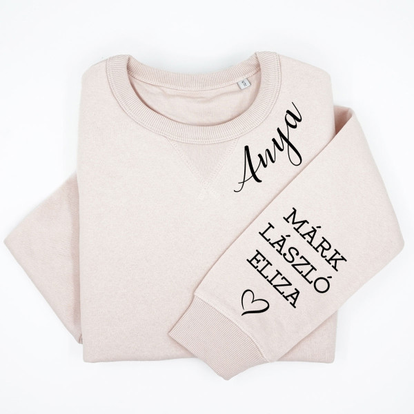 UNISEX pasztellszínű „Sully” pulóver "Anya" a gyermekek nevével a kabátujjon UNISEX pasztellszínű „Sully” pulóver "Anya" a gyermekek nevével a kabátujjon