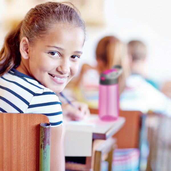 Gyerekek számára készült színes vízpalack a választott névvel (450ml)